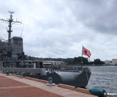 Sasebo (Nagasaki), Japanese battleship in the port