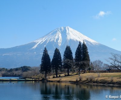 Lake Tanuki (Fujinomiya) View on Mount Fuji in winter