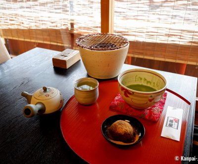 Gion Tokuya (Kyoto), Matcha bowl and traditional Japanese confectionary