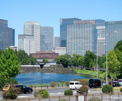 Hibiya (Tokyo), Moats of the Imperial Palace and Hibiya-dori's skyscrapers