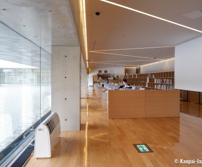 Akita Prefectural Art Museum, Souvenir shop and lounge facing Senshu Castle Park