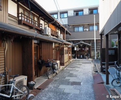 Shike-michi (Nagoya), Old shopping street and its Komori Jizo-son shrine at the back