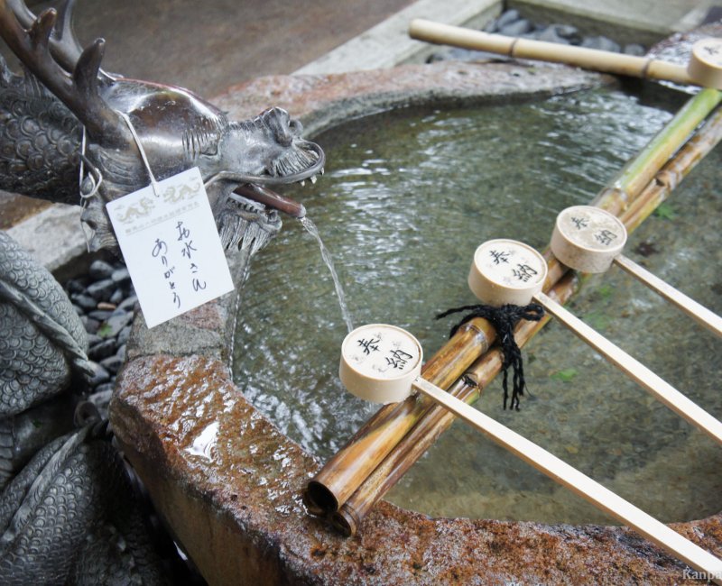 Shinto water ablution pavilion hi-res stock photography and images