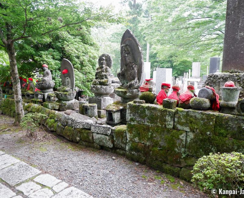 Kanmangafuchi Abyss (Nikko), Cemetery and Jizo statues in Joko-ji Temple Kanmangafuchi Abyss (Nikko), Cemetery and Jizo statues in Joko-ji Temple
