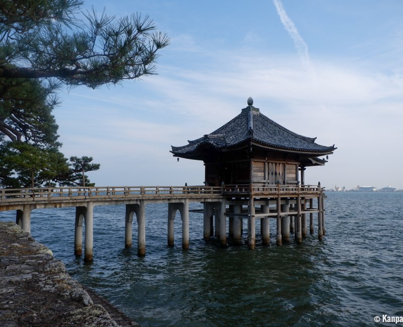 Mangetsu-ji in Otsu (Shiga, Kansai), Ukimido floating pavilion Mangetsu-ji in Otsu (Shiga, Kansai), Ukimido floating pavilion