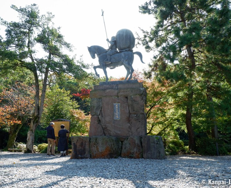 Oyama-jinja (Kanazawa), Statue of Toshiie Maeda Oyama-jinja (Kanazawa), Statue of Toshiie Maeda