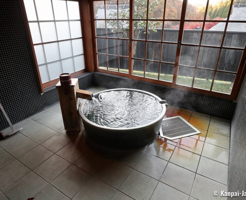 Miyama Sanso (Kurokawa Onsen), Indoor private bath in the morning