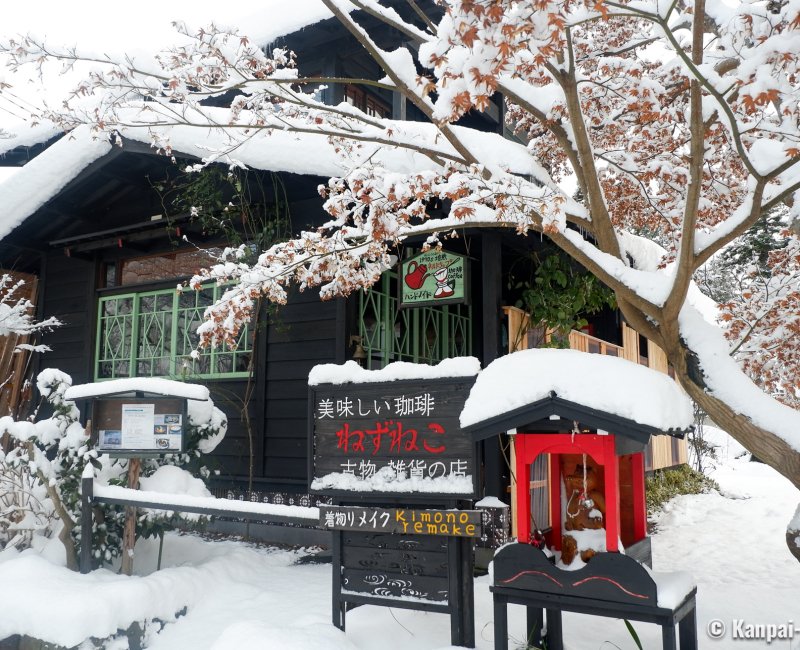 Kakunodate (Akita), Nezu-neko cafe and inn