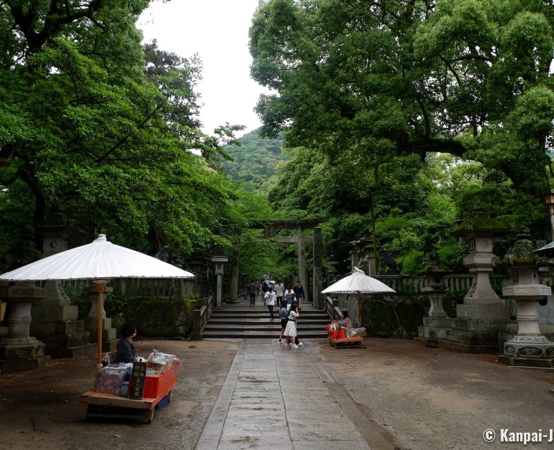 Kotohira-gu (Shikoku), Sakura-baba path and traditional sweets stalls Kotohira-gu (Shikoku), Sakura-baba path and traditional sweets stalls