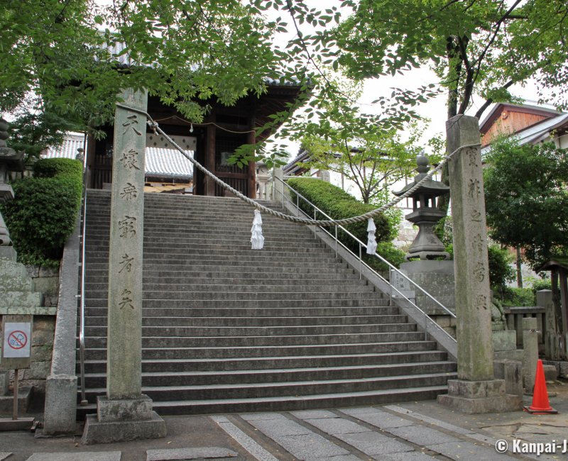 Achi-jinja (Kurashiki), Stone stairway at the entrance of the shrine's grounds 2 Achi-jinja (Kurashiki), Stone stairway at the entrance of the shrine's grounds 2