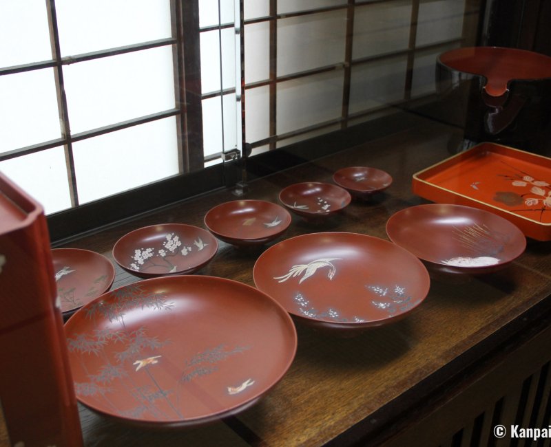 Nagase House (Shirakawa-go), Display of Japanese traditional laquerware Nagase House (Shirakawa-go), Display of Japanese traditional laquerware