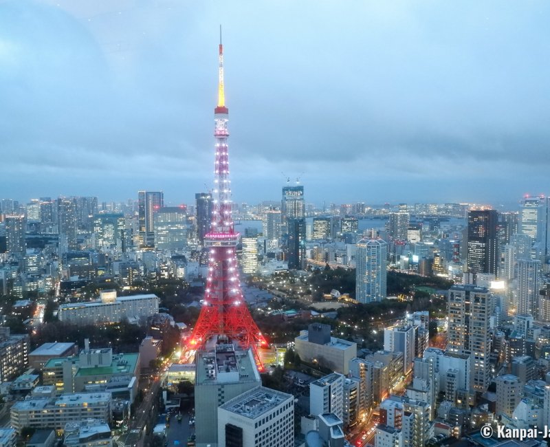 Azabudai Hills (Tokyo), Panoramic view on Tokyo Tower from the 34F floor of the Mori JP Tower Azabudai Hills (Tokyo), Panoramic view on Tokyo Tower from the 34F floor of the Mori JP Tower