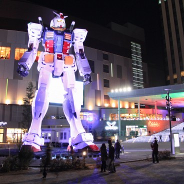 Life Size Gundam Statue - Odaiba's giant robot