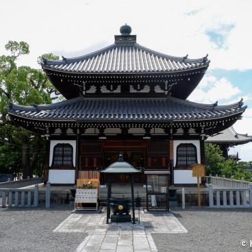 Konkai Komyo-ji - Kurodani Temple on the Heights of Kyoto