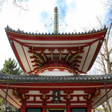 Chion-in - The Monumental Temple in the Hills